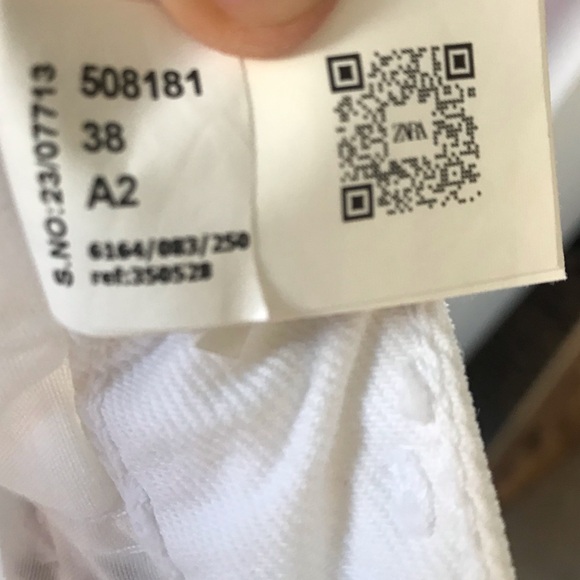 Zara Z1975 High Rise Straight Leg Raw Hem Rigid White Jeans 6164/059/250 Size 6 - Picture 15 of 16